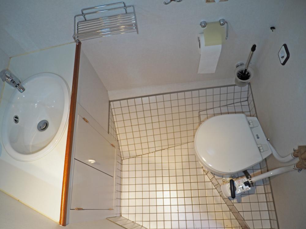 Cabin en avant, H&eacute;bergements